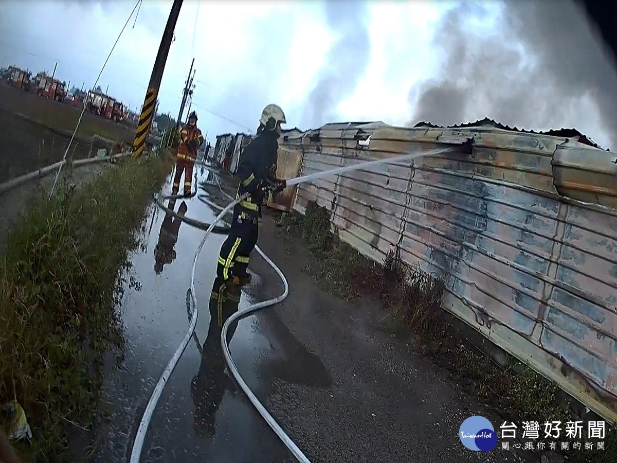 芳苑鄉千坪工廠發生大火 老闆搶救廠內機具命喪火窟