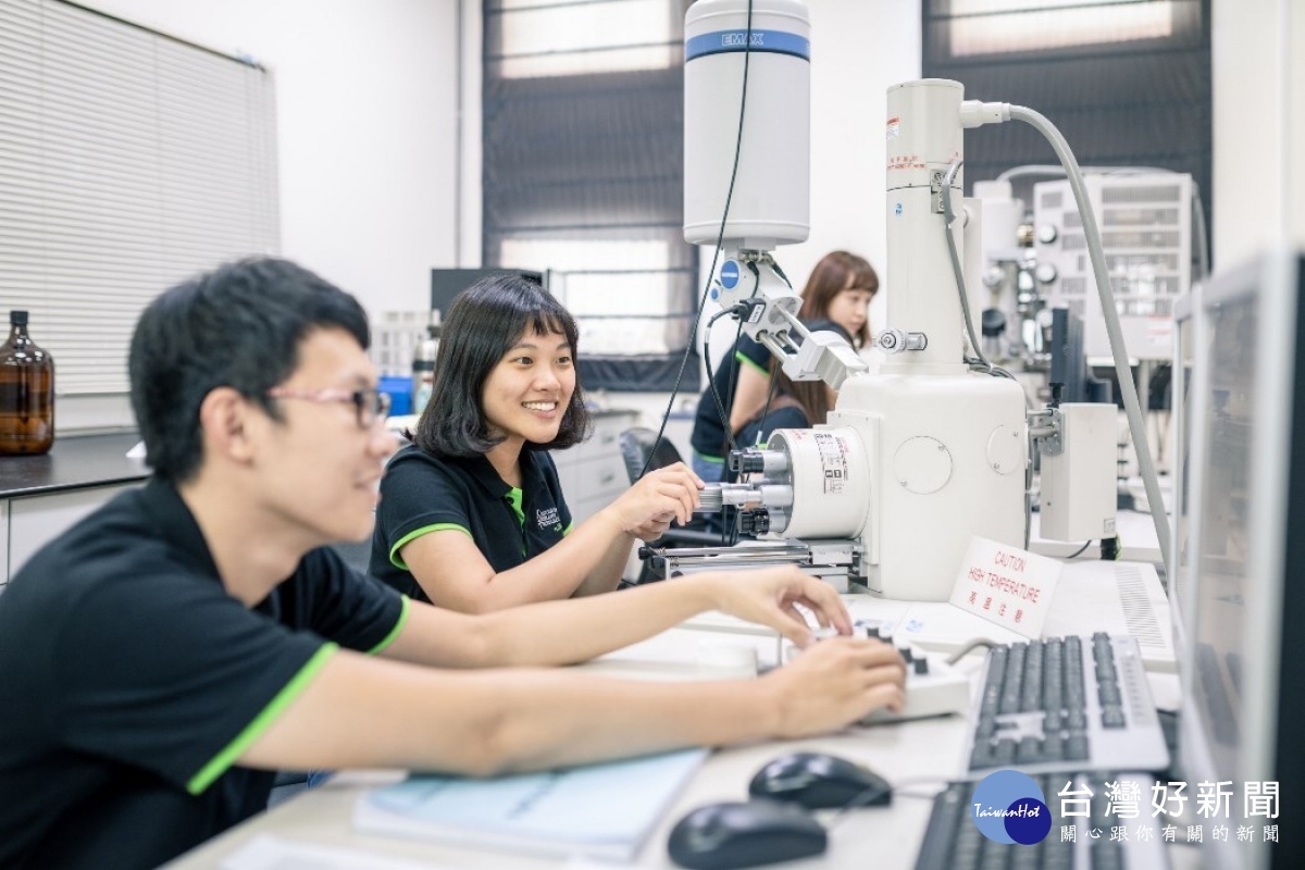 中原大學建構有完善的研究環境，期能激發師生潛能，進而協助產業與社會發展。