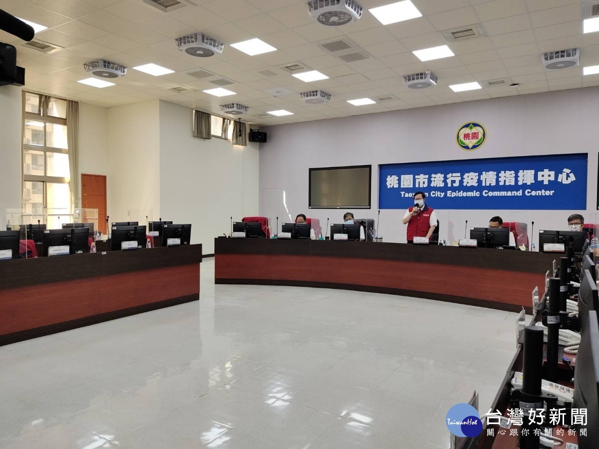 桃園鄭文燦於防疫會議中說明北科附工師生及機師家人緊急PCR採檢2855人均為陰性。
