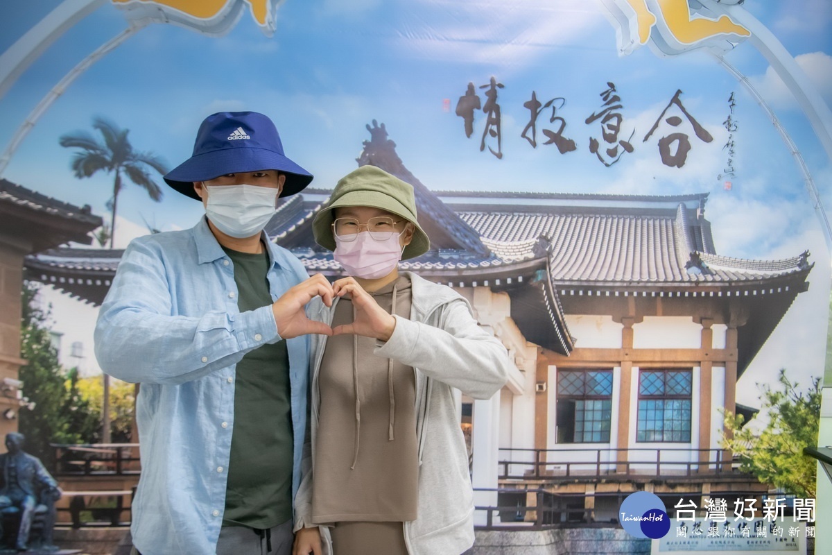 大家祝福簡先生劉小姐永結同心。(縣府提供)