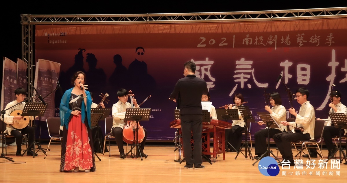 李靜芳壓軸表演。(記者扶小萍攝)
