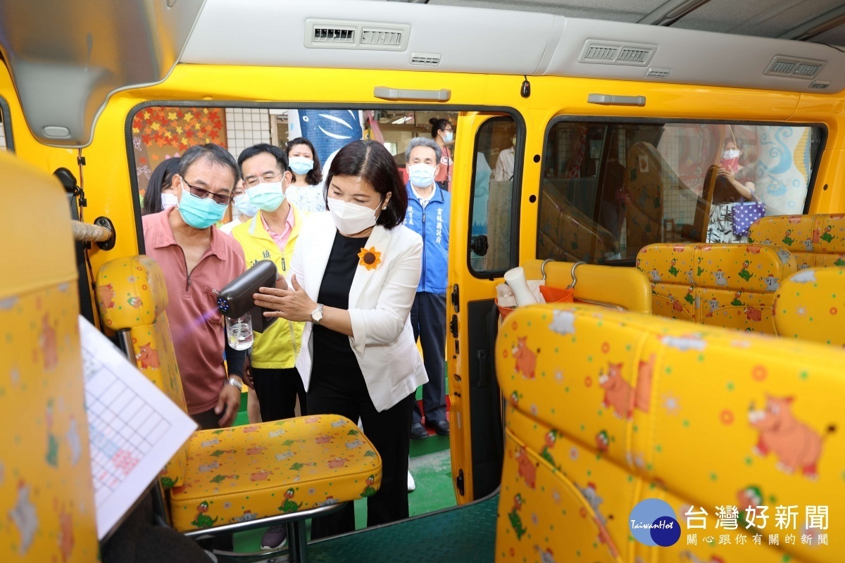 學生上車前下車後加強車內清消/李光揚翻攝