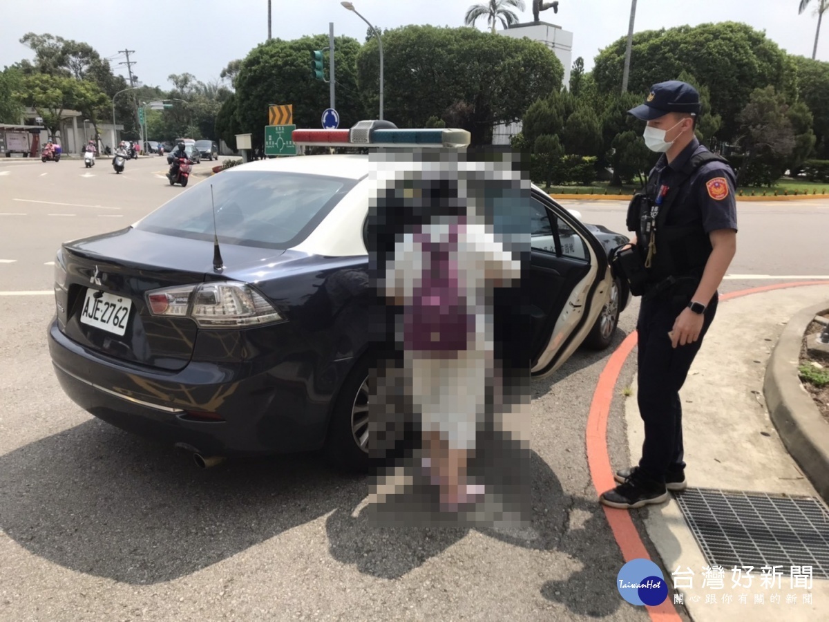 七旬婦人徒步提領鉅額款項,壢警協助護鈔返家