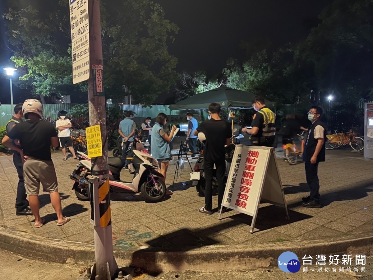 楊梅分局針對改裝車輛採不定時、不定點,以封閉式、口袋封鎖路檢方式實施攔查噪音車輛