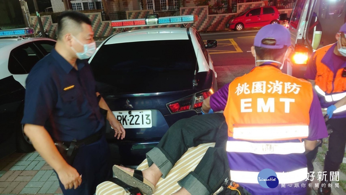 男身體不適至派出所求助,警協助民眾順利救醫