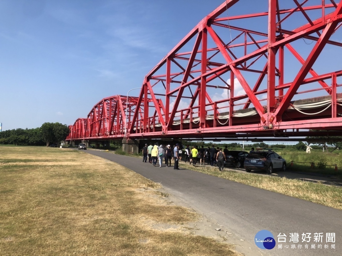 警方積極車輛軌跡，動員地毯式搜索/李光揚翻攝