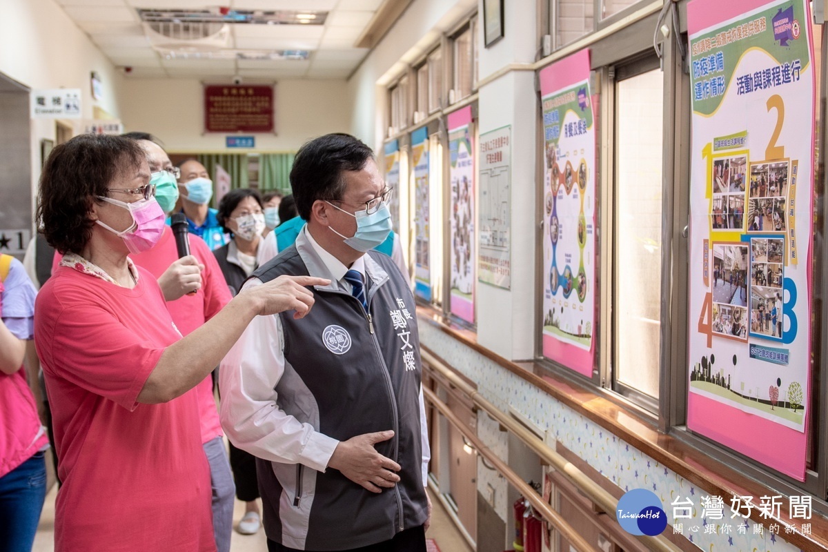關心防疫期間社福機構恢復營運情形,桃園市長鄭文燦視察天使發展中心。