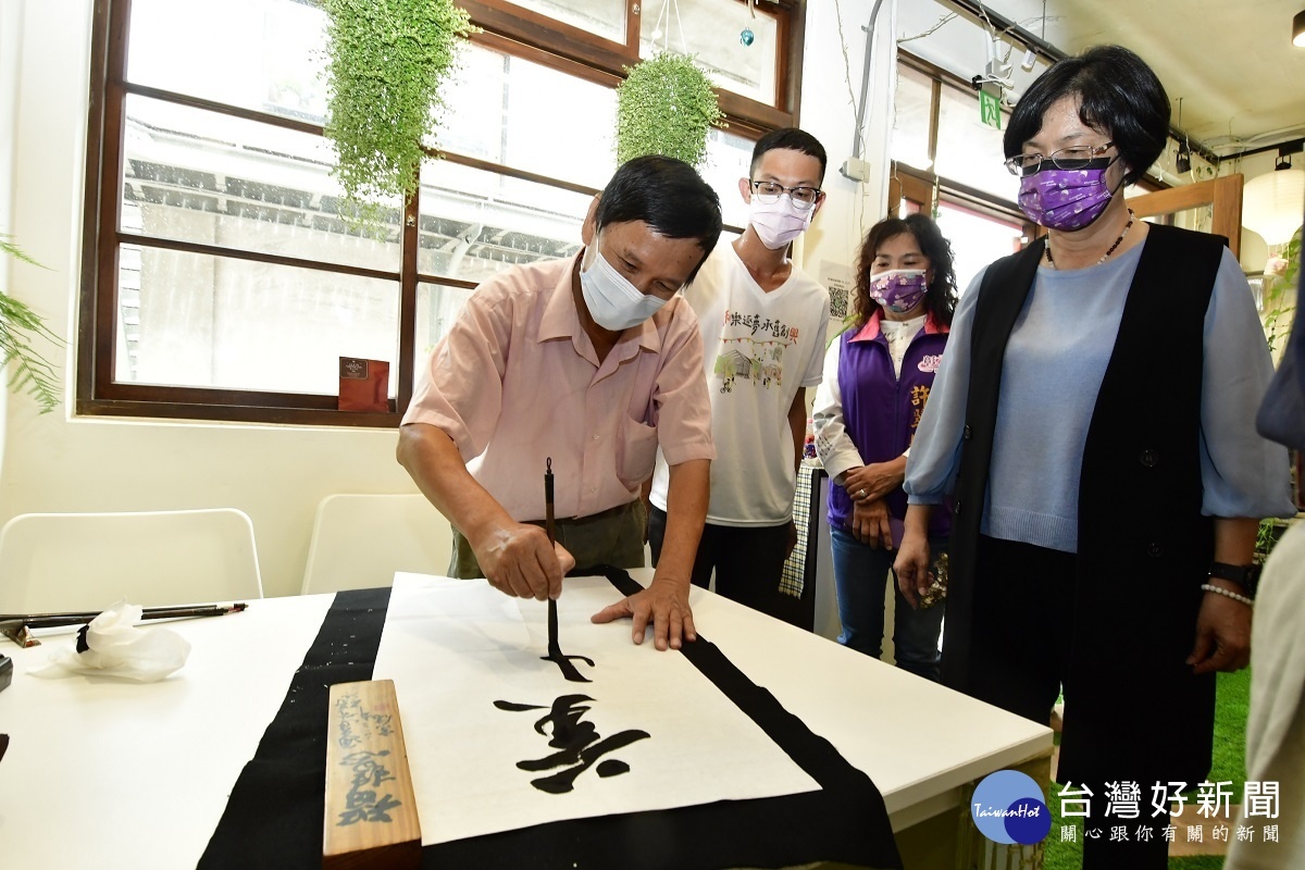 鹿港和興青創基地開幕促銷拚經濟。圖／記者鄧富珍攝