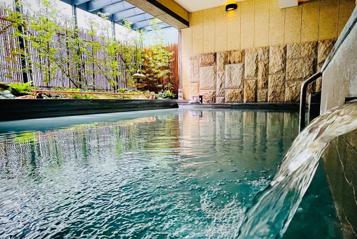 雲品煙嵐風呂私人湯屋坐擁35坪空間，可安心享受靜謐的私人泡湯空間。