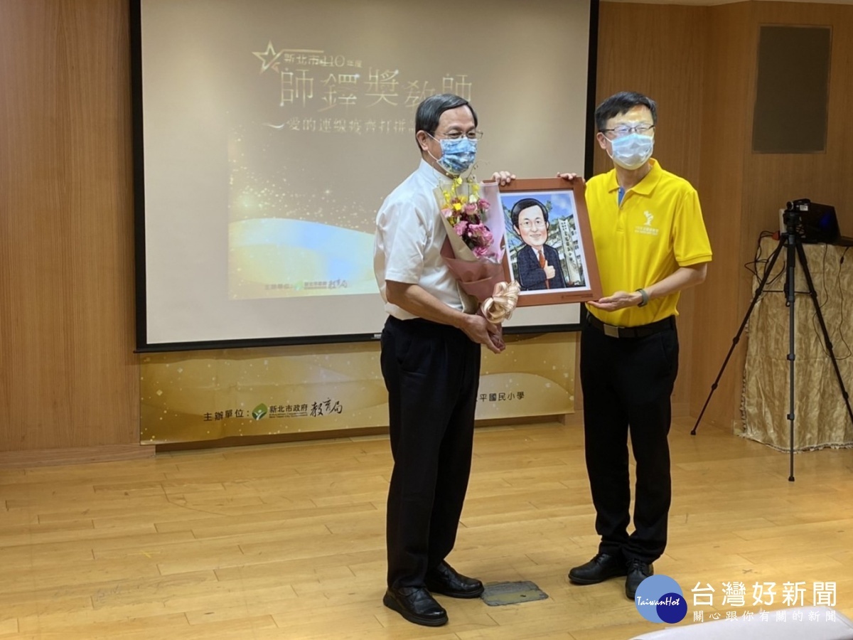 莒光國小邱承宗校長服務逾40年於今年退休,述說校長除奉獻於學校教育外,更致力家庭教育(記者黃村杉攝)