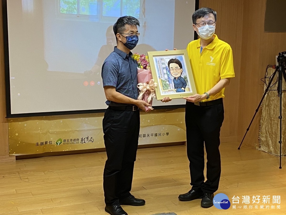 淡水國小郭炎煌老師致力於藝術教育,在他的教育路程中,常以教育前輩們的教學理念砥礪自己(記者黃村杉攝)