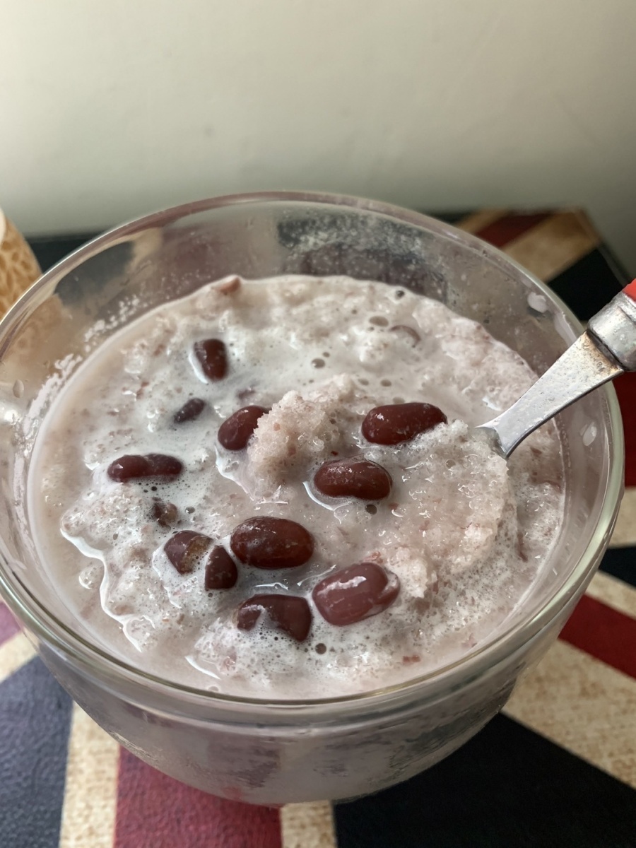 原PO將紅豆剉冰搭配燕麥奶,做成冰沙。(圖/翻攝自Dcard)