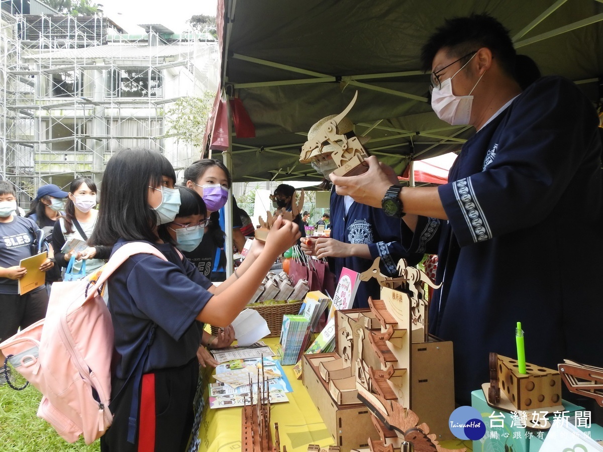 學童參與各項體驗。（縣府提供）