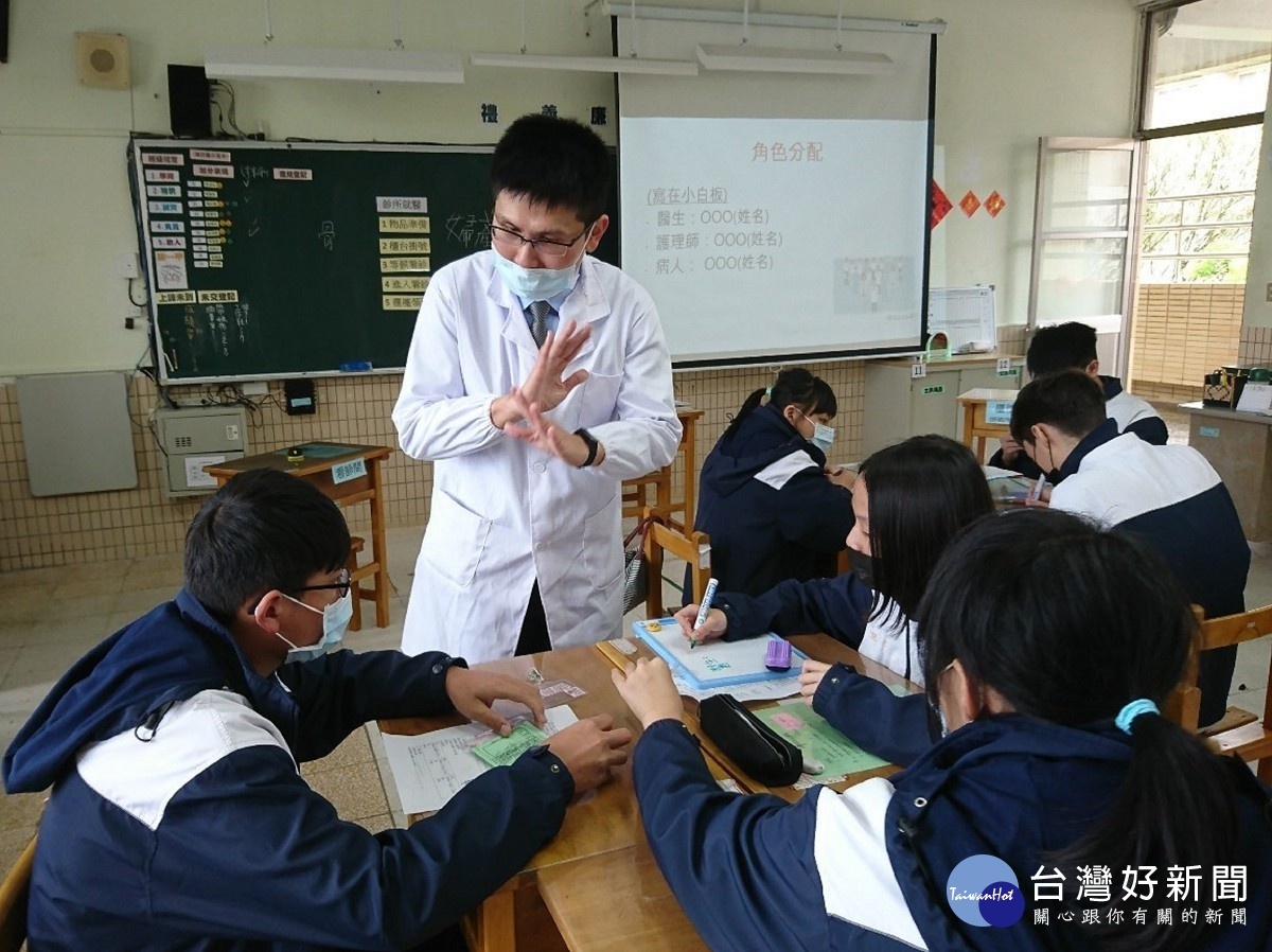淡水商工邱志鴻老師,帶領特教學生進行「特殊奧運」培訓和參與比賽,將特殊奧運「勇敢嘗試,爭取勝利」的精神用來鼓勵學生的生命
