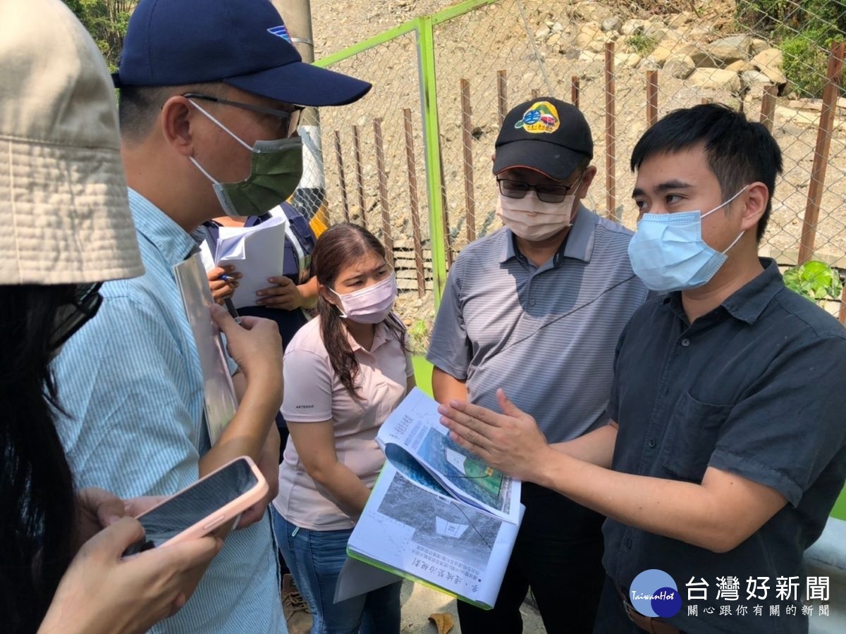 汛期將於五月一日開始,陳鎮長他也提醒權責單位併行完成上邊坡整治工作及排水路,以確保不會發生二次災害。