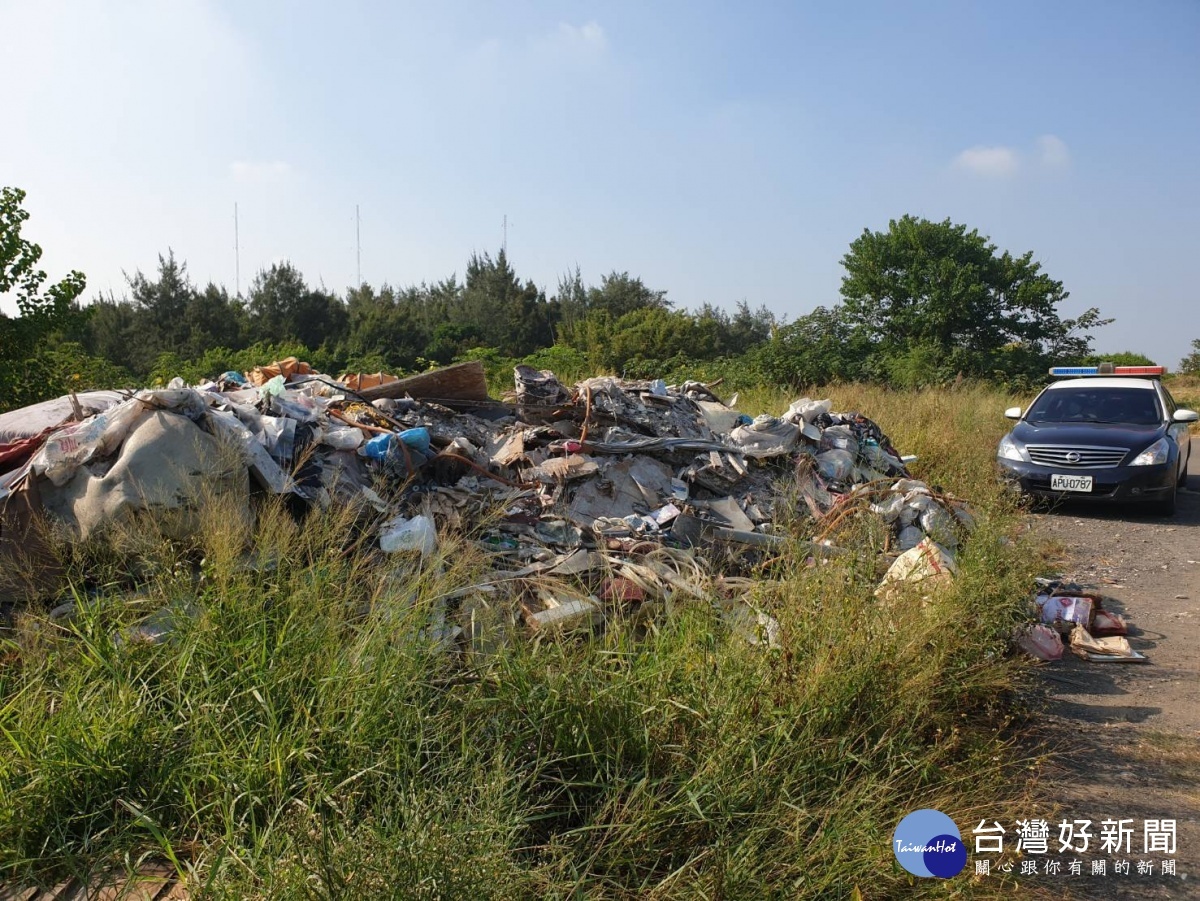 祖墳旁遭傾倒廢棄物,大園警調電眼緝嫌
