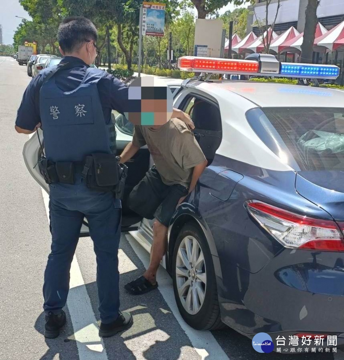 男子凌晨外出就醫迷途,熱心警協助返家