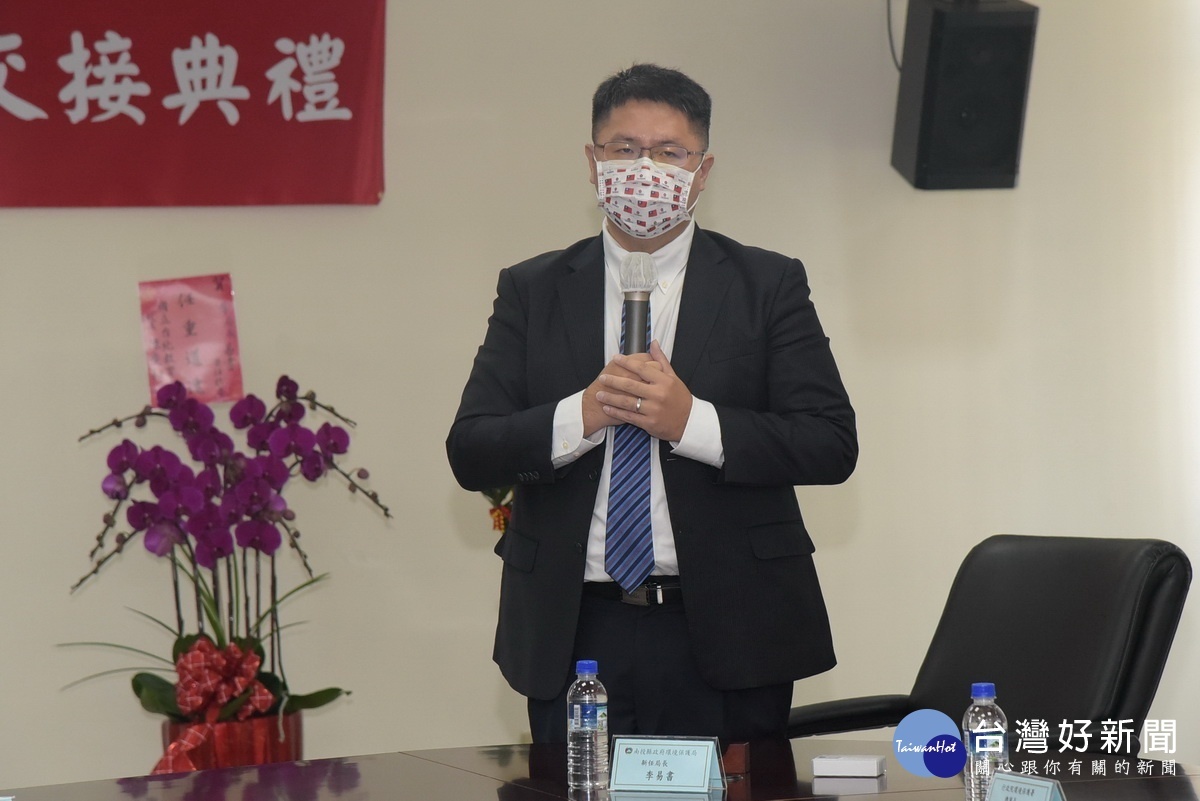 李局長允當務之急解決去化垃圾問題。( 縣府提供)