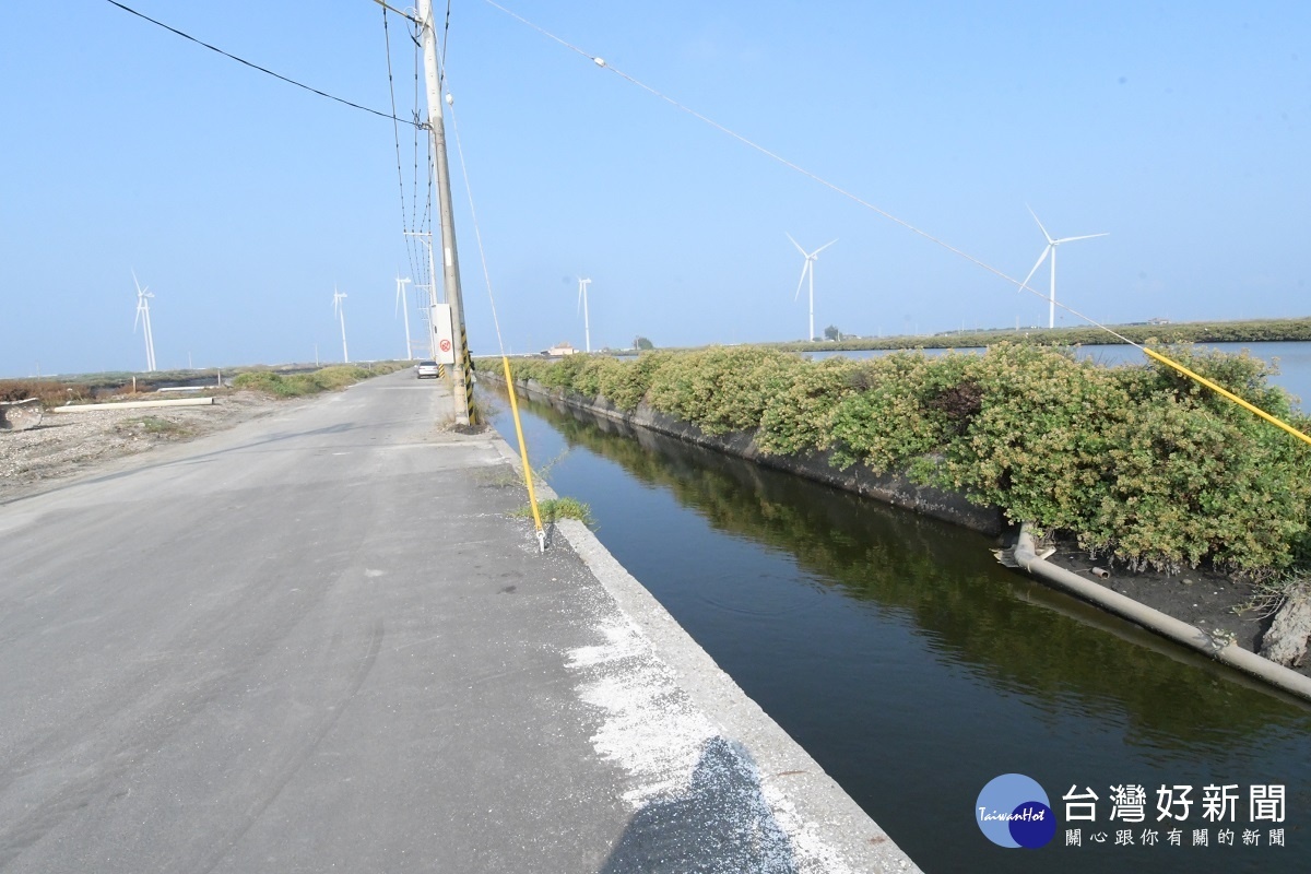 視察漢寶及永興養殖區排水路改善工程。圖/彰化縣政府提供