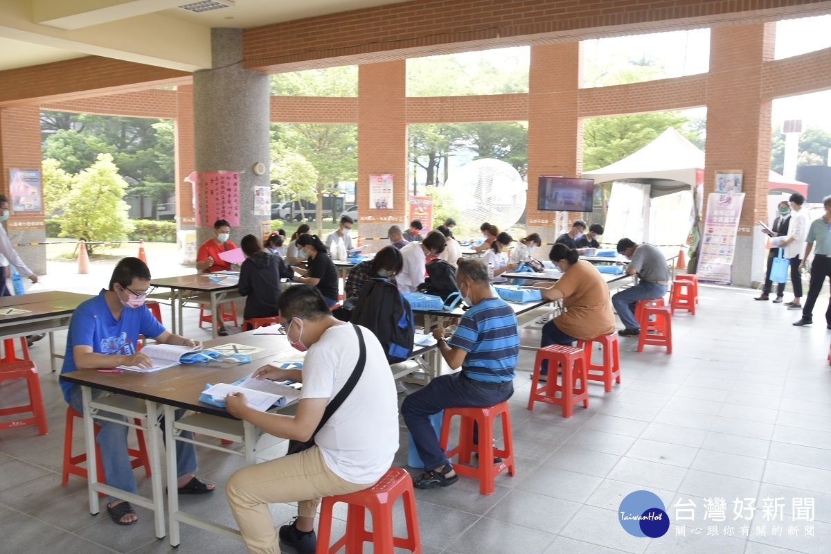 彰化縣第三場就業博覽會登場,提供1,600個以上就業機會。圖/彰化縣政府提供