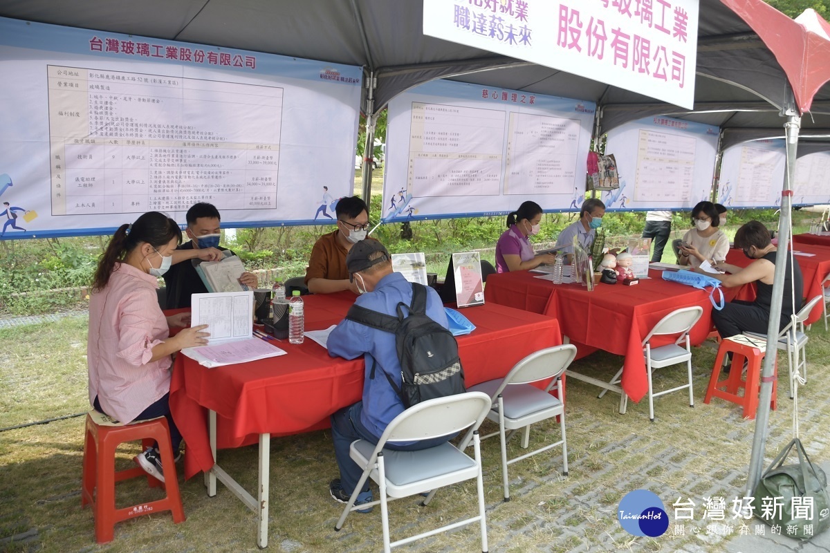 彰化縣第三場就業博覽會登場,提供1,600個以上就業機會。圖/彰化縣政府提供