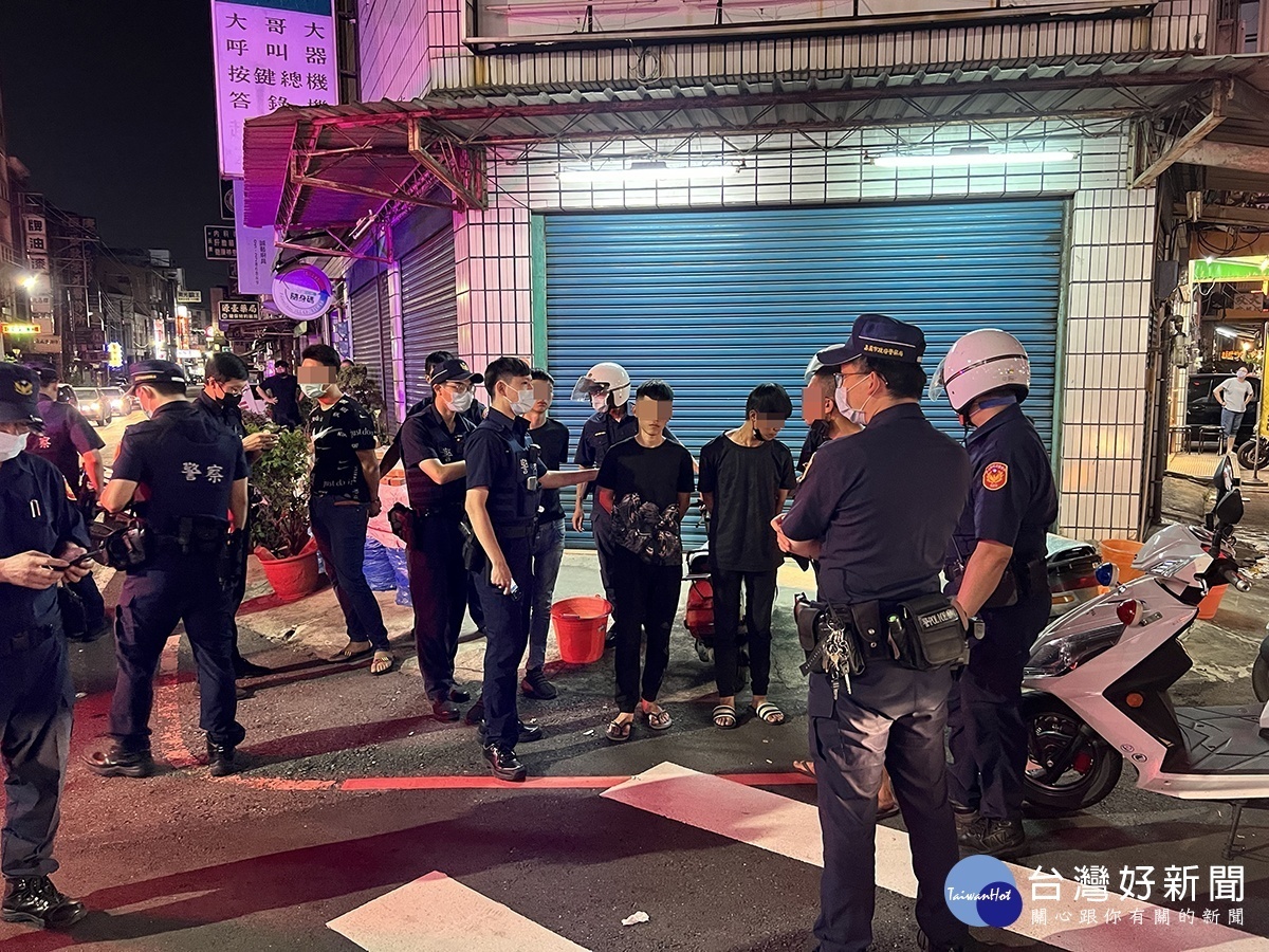 嘉義市警方當場逮捕蔡等5人／陳致愷翻攝