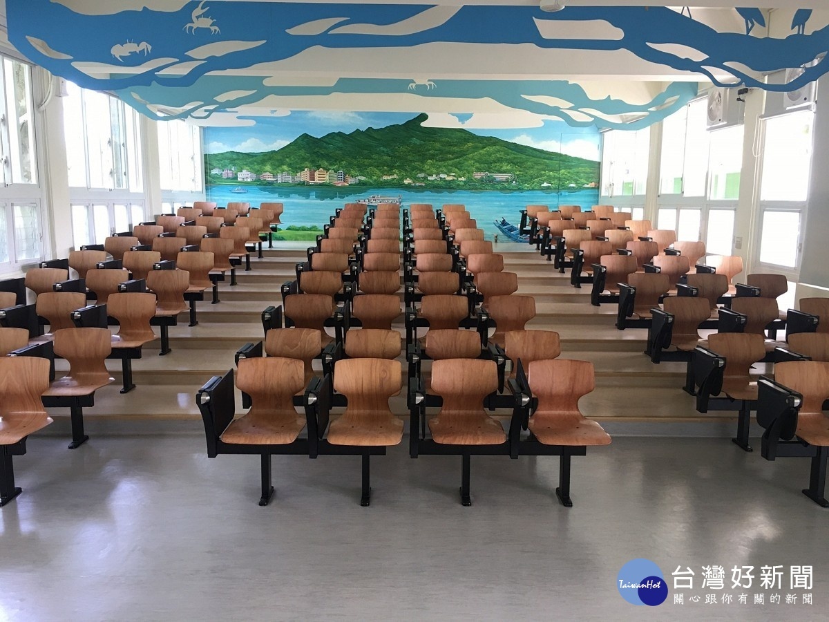 米倉國小藉由對流原理,使教室空氣清新且達到降溫的節能功效