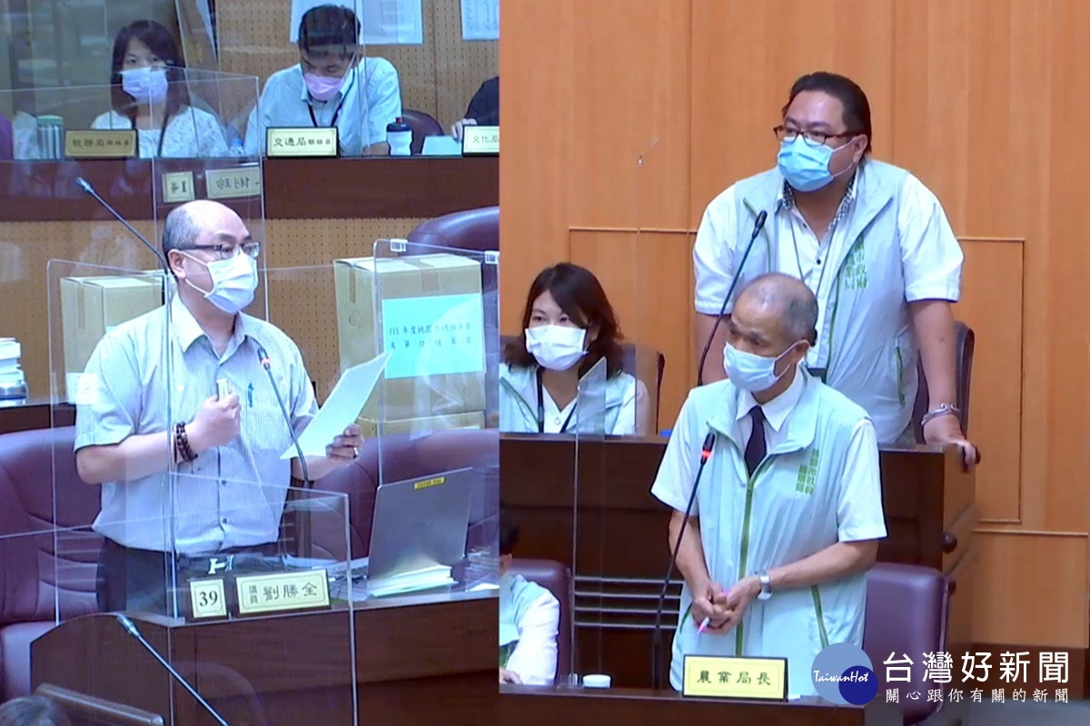 關心桃園農業發展,市議員劉勝全於議事堂質詢市府農業長郭承泉。