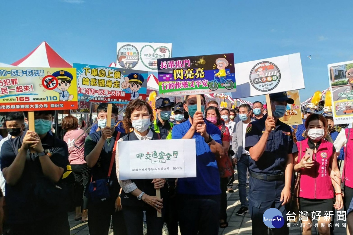 防制車禍、反詐騙,大園分局結合商圈活動上街宣導