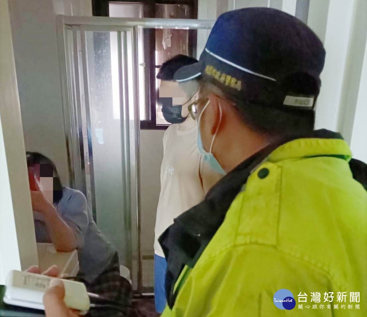 軍醫男友急需用錢,老婦欲匯款被警勸阻