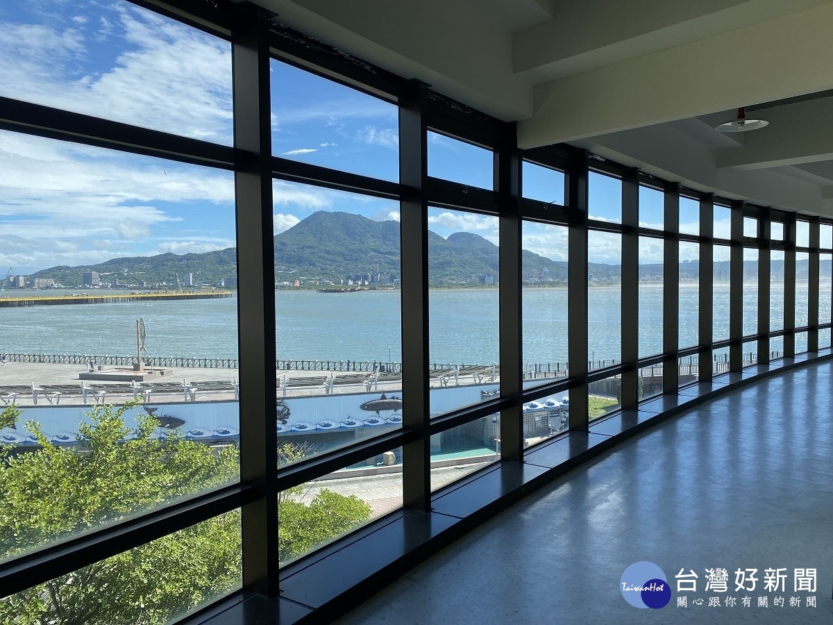 「淡水古蹟VIP輕旅暨煙火秘境團」活動首次開放展場一隅，讓大家一次飽覽山河大景和煙火秀