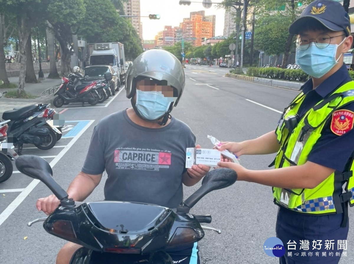 藉由取締(行)和宣導(知)併行的方式,降低每一位用路人可能發生事故的機率,籲請民眾應遵守交通法規