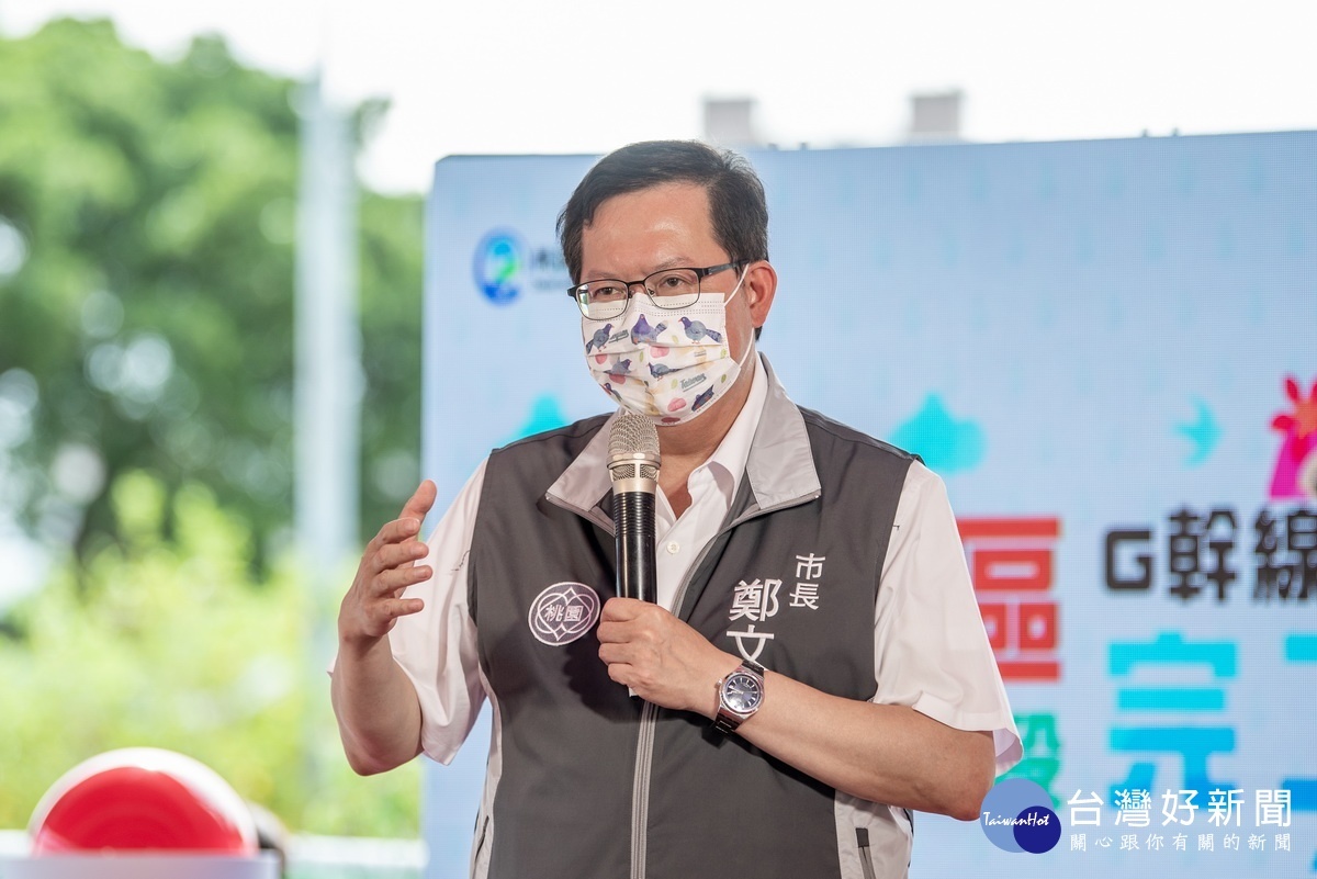 桃園市長鄭文燦視察中壢區中華路二段G幹線雨水下水道工程完工改善情形中致詞。