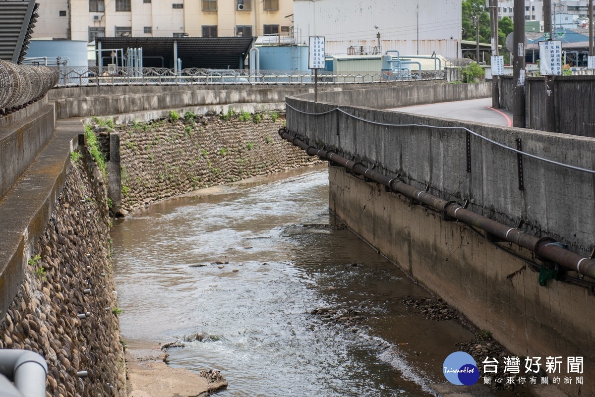 透過區域排水規劃，連結社區排水、區排的水路，解決周圍社區的淹水問題。