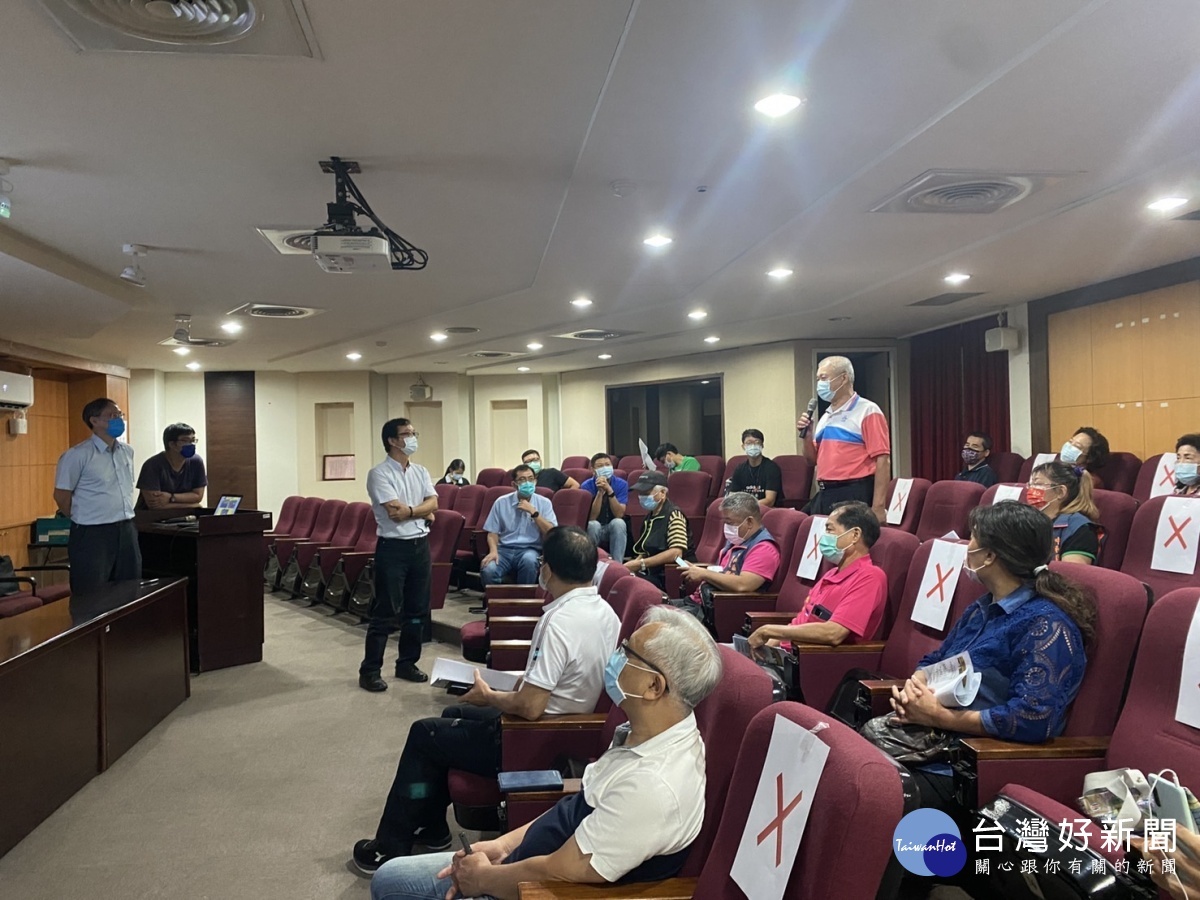 水利局團隊110年9月29日辦理地方說明會,地方里長提出看法理性溝通。