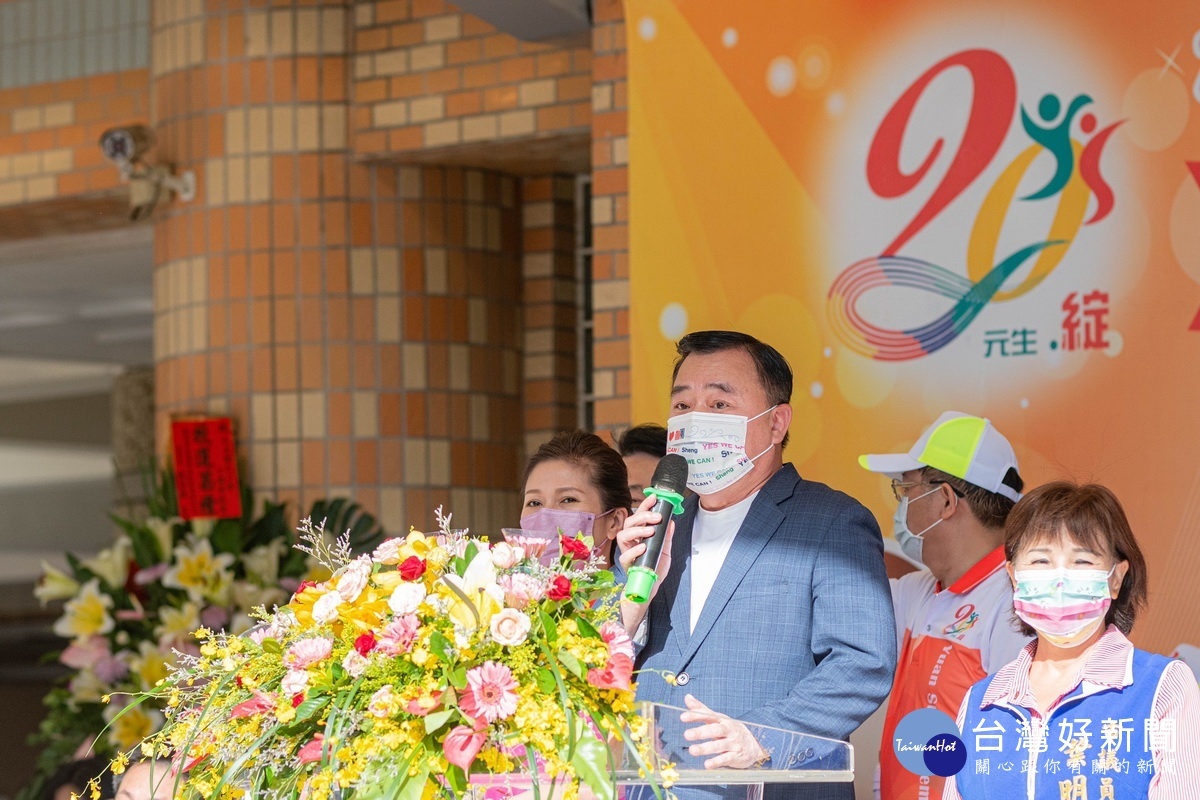 桃園市議會議長邱奕勝於元生國小創校20週年校慶活動中致詞。