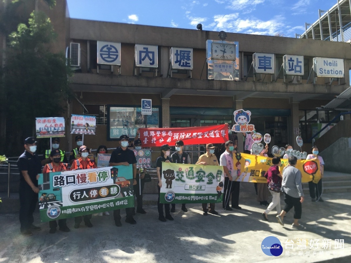 10月交通安全月，中壢警交通宣導快閃活動