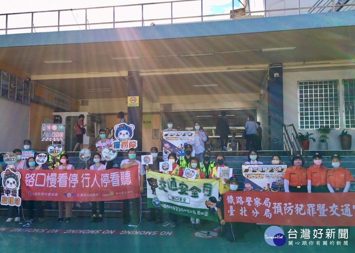 10月交通安全月,中壢警交通宣導快閃活動